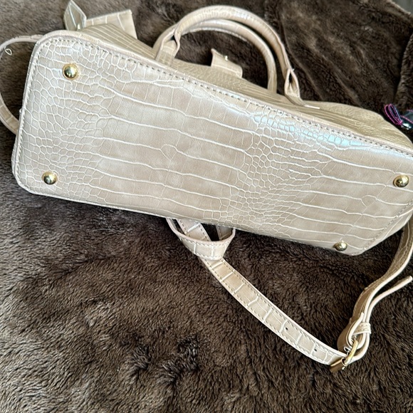 Bebe purse - faux crocodile - gold hardware - satchel or crossbody handbag - Picture 10 of 14